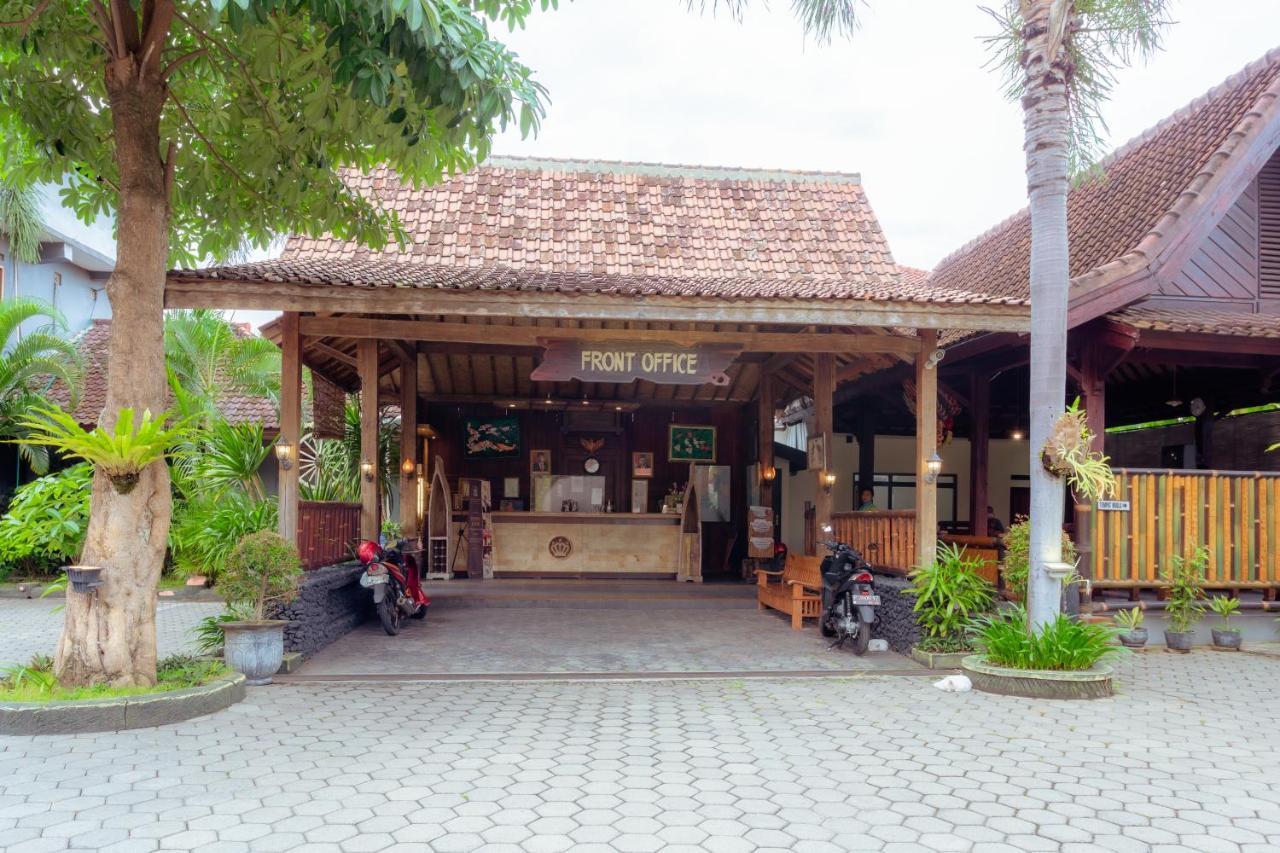 Hotel Mahkota Plengkung Banyuwangi  Exterior foto