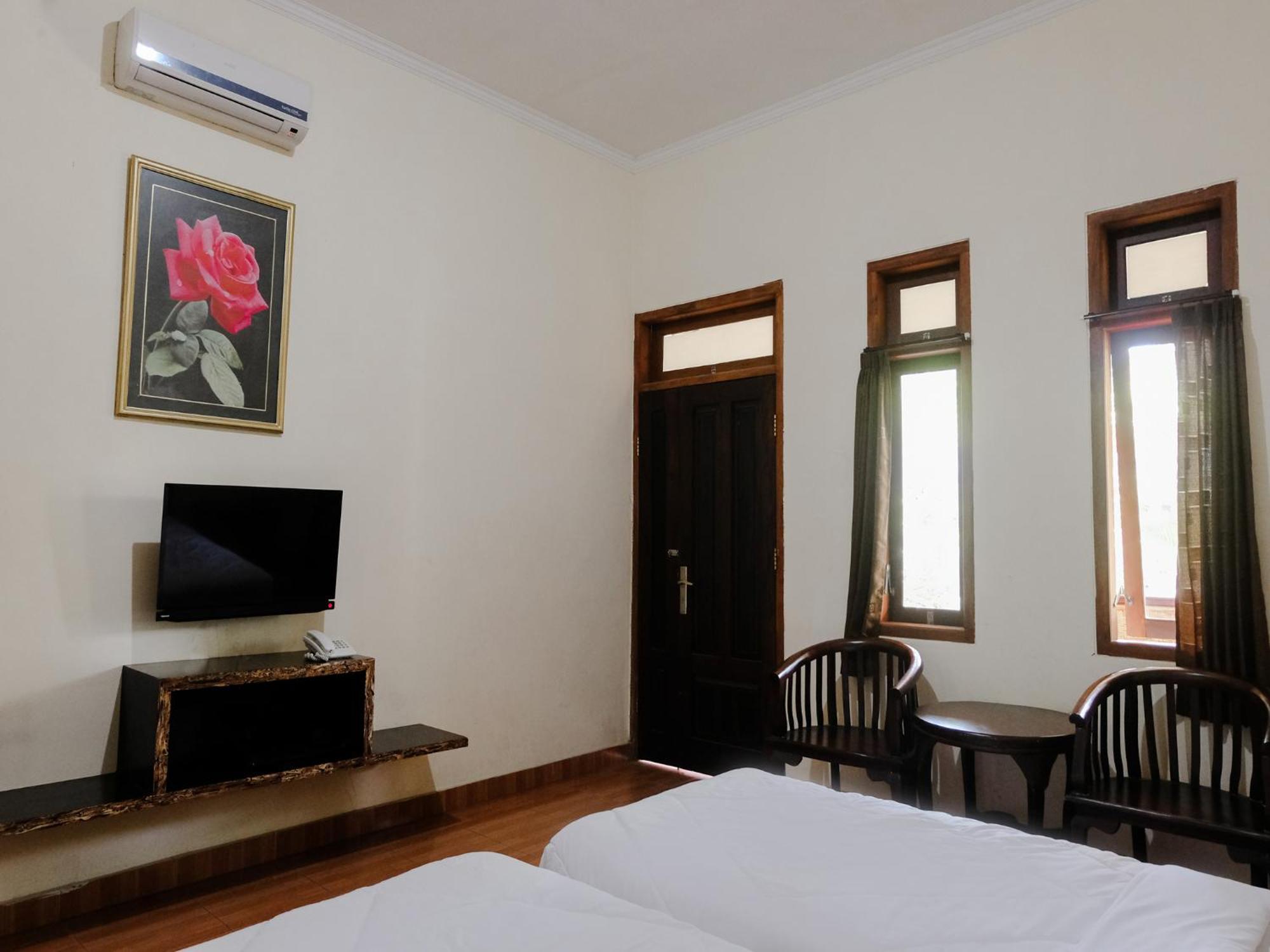 Hotel Mahkota Plengkung Banyuwangi  Zimmer foto